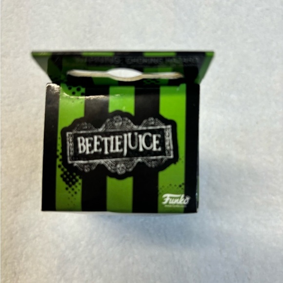Beetlejuice Funko Pop keychain - Picture 7 of 8